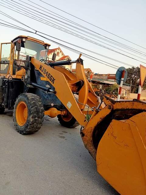 may xuc lat cu can dai hj946gk (2)